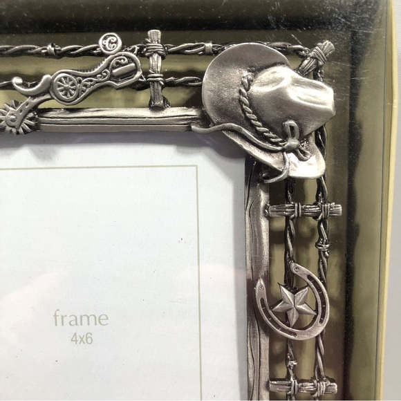 COWBOY WESTERN METAL PHOTO FRAME. Holds a 4” x 6” photo. - Picture 4 of 11